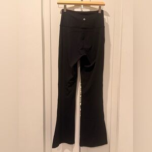 Black Lululemon Highrise Flared Yoga Pants - Size 6